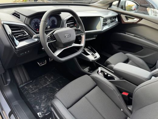 Audi Q4 e-tron 45 quattro 82kWh 286pk S Edition Competition | Panoramadak | Dodehoeksensoren | Adaptive cruise c... ActivLease financial lease
