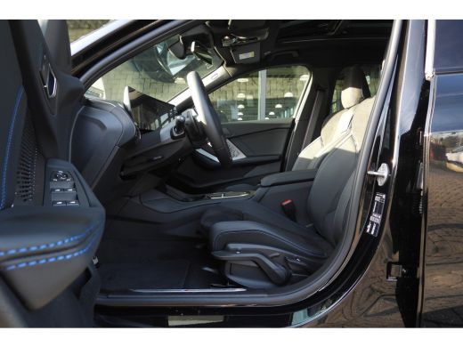 BMW 1 Serie 120 M Sport Automaat / Panoramadak / Sportstoelen / Achteruitrijcamera / M Adaptief onderstel / C... ActivLease financial lease