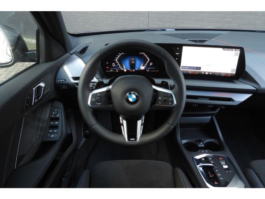 BMW 1 Serie 120 M Sport Automaat / Panoramadak / Sportstoelen / Achteruitrijcamera / M Adaptief onderstel / C... ActivLease financial lease