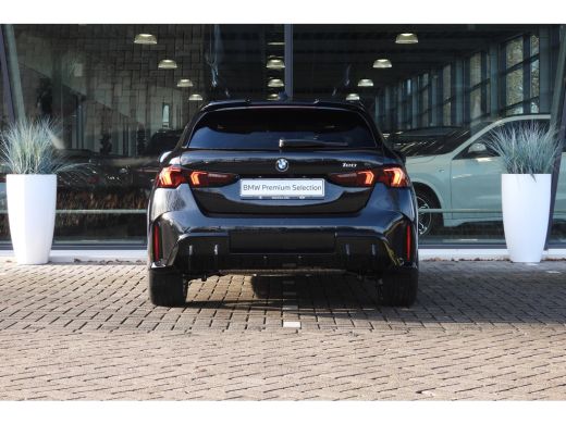 BMW 1 Serie 120 M Sport Automaat / Panoramadak / Sportstoelen / Achteruitrijcamera / M Adaptief onderstel / C... ActivLease financial lease