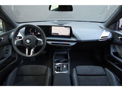 BMW 1 Serie 120 M Sport Automaat / Panoramadak / Sportstoelen / Achteruitrijcamera / M Adaptief onderstel / C... ActivLease financial lease