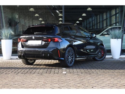 BMW 1 Serie 120 M Sport Automaat / Panoramadak / Sportstoelen / Achteruitrijcamera / M Adaptief onderstel / C... ActivLease financial lease