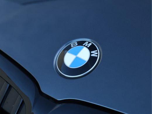 BMW 3 Serie 330e M Sport HiFi / 19 inch / M-Sport remmen / Leder / ActivLease financial lease