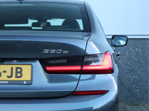 BMW 3 Serie 330e M Sport HiFi / 19 inch / M-Sport remmen / Leder / ActivLease financial lease