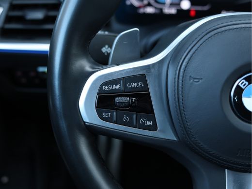 BMW 3 Serie 330e M Sport HiFi / 19 inch / M-Sport remmen / Leder / ActivLease financial lease