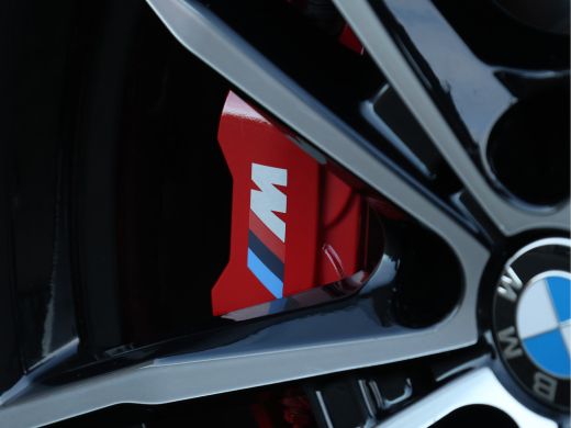 BMW 3 Serie 330e M Sport HiFi / 19 inch / M-Sport remmen / Leder / ActivLease financial lease