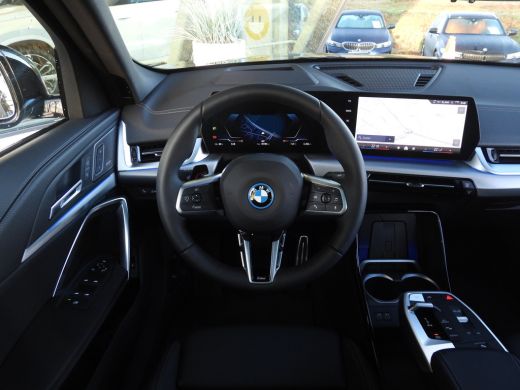 BMW iX2 xDrive30 M Sport Edition / Panoramadak / Sportstoelen / M Adaptief onderstel / Stuurverwarming / ... ActivLease financial lease