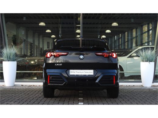 BMW iX2 xDrive30 M Sport Edition / Panoramadak / Sportstoelen / M Adaptief onderstel / Stuurverwarming / ... ActivLease financial lease