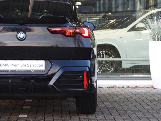 BMW iX2 xDrive30 M Sport Edition / Panoramadak / Sportstoelen / M Adaptief onderstel / Stuurverwarming / ... ActivLease financial lease