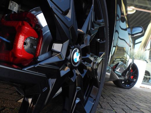 BMW iX2 xDrive30 M Sport Edition / Panoramadak / Sportstoelen / M Adaptief onderstel / Stuurverwarming / ... ActivLease financial lease