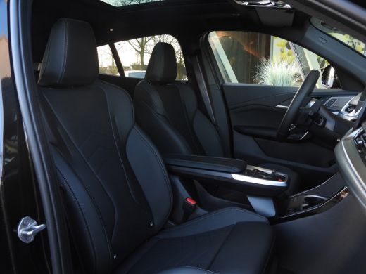 BMW iX2 xDrive30 M Sport Edition / Panoramadak / Sportstoelen / M Adaptief onderstel / Stuurverwarming / ... ActivLease financial lease
