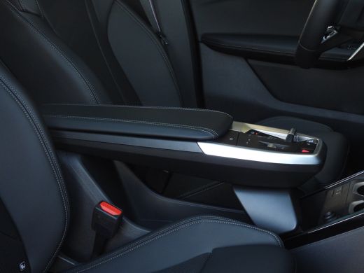 BMW iX2 xDrive30 M Sport Edition / Panoramadak / Sportstoelen / M Adaptief onderstel / Stuurverwarming / ... ActivLease financial lease