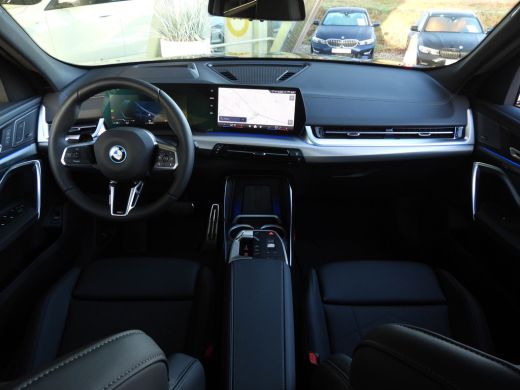 BMW iX2 xDrive30 M Sport Edition / Panoramadak / Sportstoelen / M Adaptief onderstel / Stuurverwarming / ... ActivLease financial lease