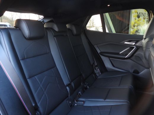 BMW iX2 xDrive30 M Sport Edition / Panoramadak / Sportstoelen / M Adaptief onderstel / Stuurverwarming / ... ActivLease financial lease