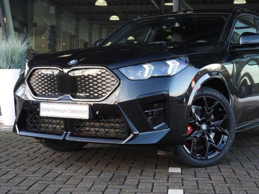 BMW iX2 xDrive30 M Sport Edition / Panoramadak / Sportstoelen / M Adaptief onderstel / Stuurverwarming / ... ActivLease financial lease