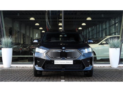 BMW iX2 xDrive30 M Sport Edition / Panoramadak / Sportstoelen / M Adaptief onderstel / Stuurverwarming / ... ActivLease financial lease