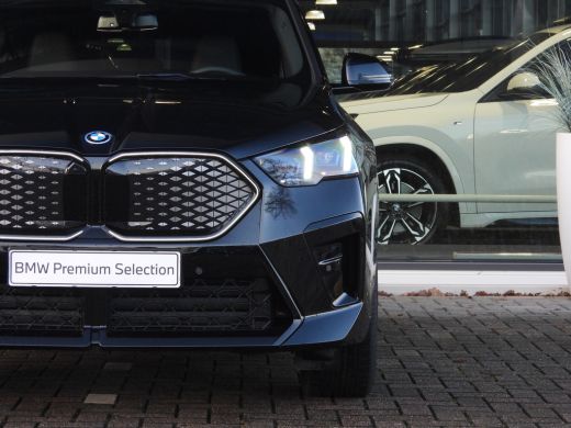 BMW iX2 xDrive30 M Sport Edition / Panoramadak / Sportstoelen / M Adaptief onderstel / Stuurverwarming / ... ActivLease financial lease