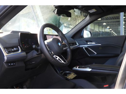 BMW X2 sDrive20i High Executive M Sport Automaat / Panoramadak / Trekhaak / Sportstoelen / M Adaptief on... ActivLease financial lease