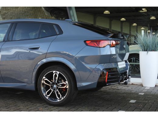 BMW X2 sDrive20i High Executive M Sport Automaat / Panoramadak / Trekhaak / Sportstoelen / M Adaptief on... ActivLease financial lease