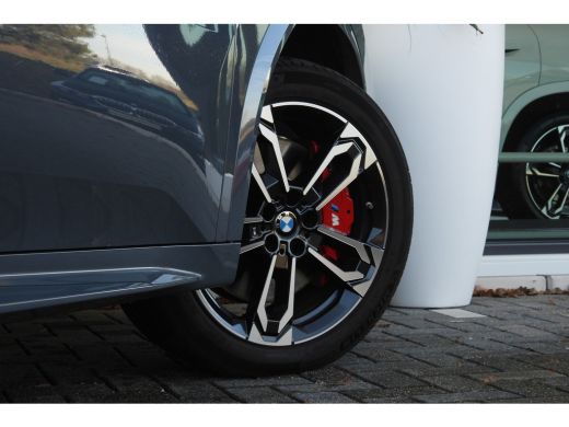 BMW X2 sDrive20i High Executive M Sport Automaat / Panoramadak / Trekhaak / Sportstoelen / M Adaptief on... ActivLease financial lease