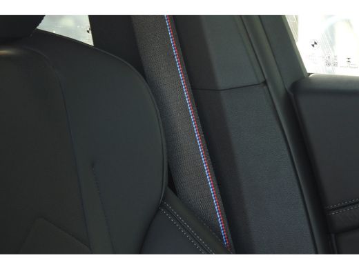 BMW X2 sDrive20i High Executive M Sport Automaat / Panoramadak / Trekhaak / Sportstoelen / M Adaptief on... ActivLease financial lease