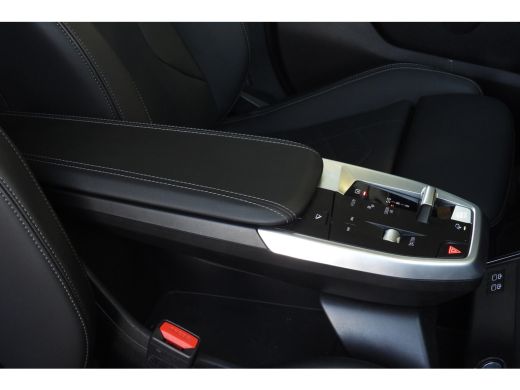 BMW X2 sDrive20i High Executive M Sport Automaat / Panoramadak / Trekhaak / Sportstoelen / M Adaptief on... ActivLease financial lease