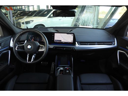 BMW X2 sDrive20i High Executive M Sport Automaat / Panoramadak / Trekhaak / Sportstoelen / M Adaptief on... ActivLease financial lease