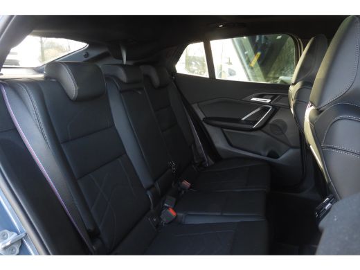 BMW X2 sDrive20i High Executive M Sport Automaat / Panoramadak / Trekhaak / Sportstoelen / M Adaptief on... ActivLease financial lease