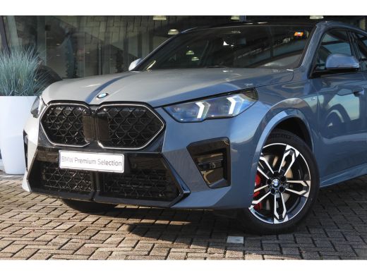 BMW X2 sDrive20i High Executive M Sport Automaat / Panoramadak / Trekhaak / Sportstoelen / M Adaptief on... ActivLease financial lease