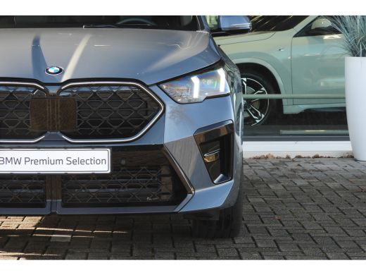 BMW X2 sDrive20i High Executive M Sport Automaat / Panoramadak / Trekhaak / Sportstoelen / M Adaptief on... ActivLease financial lease