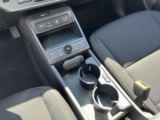 Hyundai Kona Comfort Smart 64.8 kWh | &euro; 7.835,- korting! | Nu uit voorraad leverbaar! | ActivLease financial lease