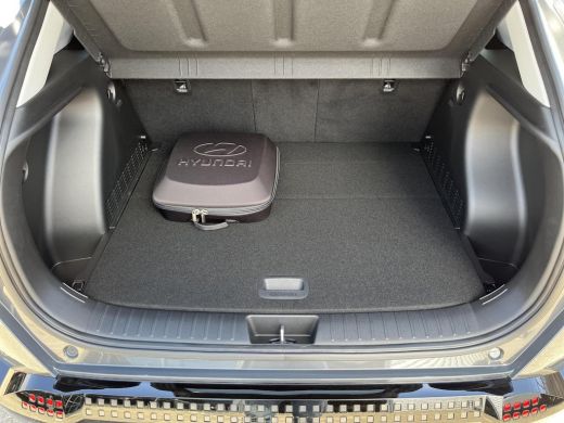 Hyundai Kona Comfort Smart 64.8 kWh | &euro; 7.835,- korting! | Nu uit voorraad leverbaar! | ActivLease financial lease