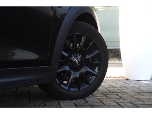 Mini Cooper Classic Automaat / Sportstoelen / LED / Navigatie / 16" LM Victory Spoke zwart ActivLease financial lease