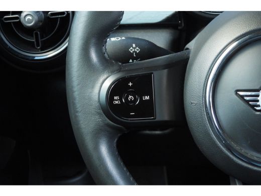 Mini Cooper Classic Automaat / Sportstoelen / LED / Navigatie / 16" LM Victory Spoke zwart ActivLease financial lease