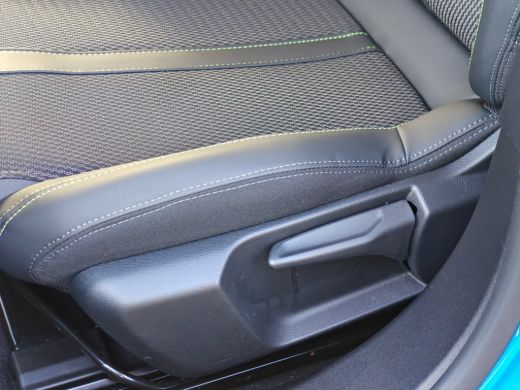 Peugeot 2008 1.2 Hybrid 136 GT | Achteruitrijcamera | Cruise control | DAB ontvanger ActivLease financial lease