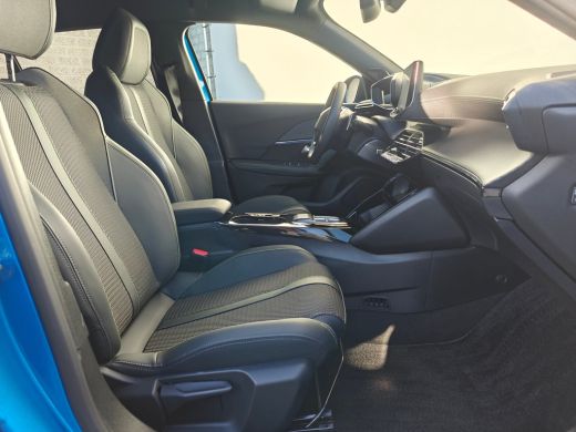 Peugeot 2008 1.2 Hybrid 136 GT | Achteruitrijcamera | Cruise control | DAB ontvanger ActivLease financial lease