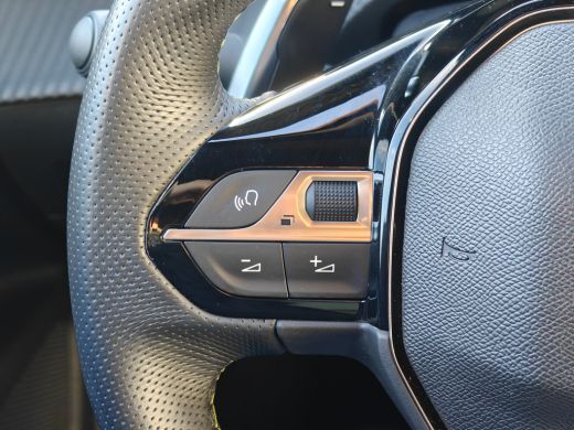Peugeot 2008 1.2 Hybrid 136 GT | Achteruitrijcamera | Cruise control | DAB ontvanger ActivLease financial lease