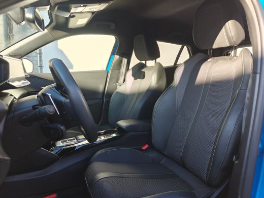 Peugeot 2008 1.2 Hybrid 136 GT | Achteruitrijcamera | Cruise control | DAB ontvanger ActivLease financial lease