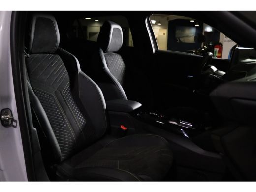 Peugeot 2008 GT 145PK | Adapt. Cruise | 360 Camera | Alcantara | Stoelverwarming | Massage | Navi ActivLease financial lease