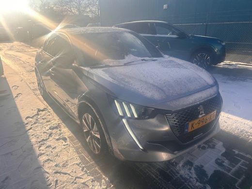 Peugeot 208 1.2 PureTech GT | Lichtmetaal 17'' | Achteruitrijcamera | PDC | Airco | Apple Carplay/Android Auto | ActivLease financial lease