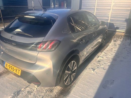 Peugeot 208 1.2 PureTech GT | Lichtmetaal 17'' | Achteruitrijcamera | PDC | Airco | Apple Carplay/Android Auto | ActivLease financial lease