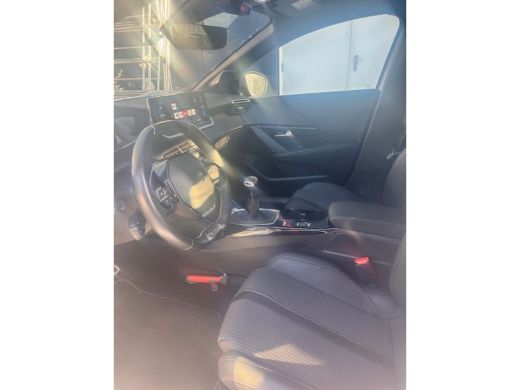 Peugeot 208 1.2 PureTech GT | Lichtmetaal 17'' | Achteruitrijcamera | PDC | Airco | Apple Carplay/Android Auto | ActivLease financial lease