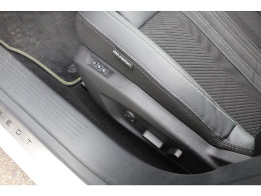 Peugeot 408 1.6 HYbrid GT 180 EAT8 | Automaat | Navigatie | Camera | Panorama/schuifdak | Focal | Comfortstoe... ActivLease financial lease