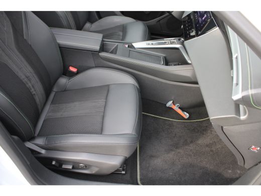 Peugeot 408 1.6 HYbrid GT 180 EAT8 | Automaat | Navigatie | Camera | Panorama/schuifdak | Focal | Comfortstoe... ActivLease financial lease