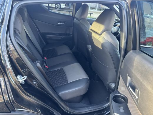 Toyota C-HR 1.8 Hybrid Executive | 06-10141018 Voor meer informatie ActivLease financial lease