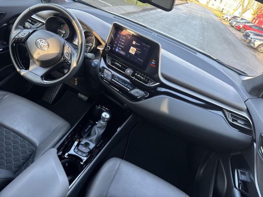 Toyota C-HR 1.8 Hybrid Executive | 06-10141018 Voor meer informatie ActivLease financial lease