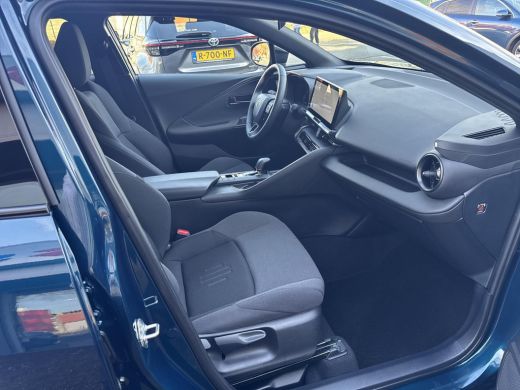 Toyota C-HR 2.0 Hybrid 200 First Edition | 06-10141018 Voor meer informatie ActivLease financial lease