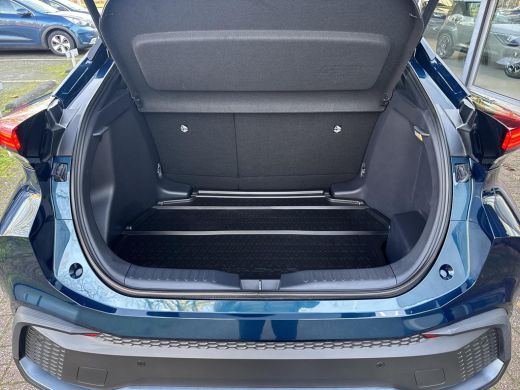 Toyota C-HR 2.0 Hybrid 200 First Edition | 06-10141018 Voor meer informatie ActivLease financial lease