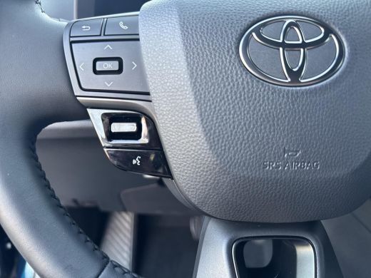 Toyota C-HR 2.0 Hybrid 200 First Edition | 06-10141018 Voor meer informatie ActivLease financial lease