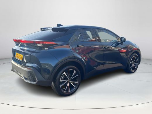 Toyota C-HR 2.0 Hybrid 200 First Edition | 06-10141018 Voor meer informatie ActivLease financial lease